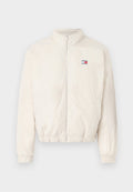 Leichte Bomberjacke aus Creme mit Reißverschluss vorne, elastischen Bündchen und kleinem Logo in Rot und Blau. Glatte Textur, lässiges Design.