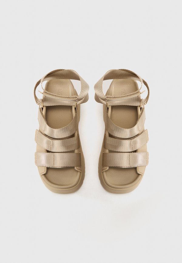 UGG GOLDENRISE