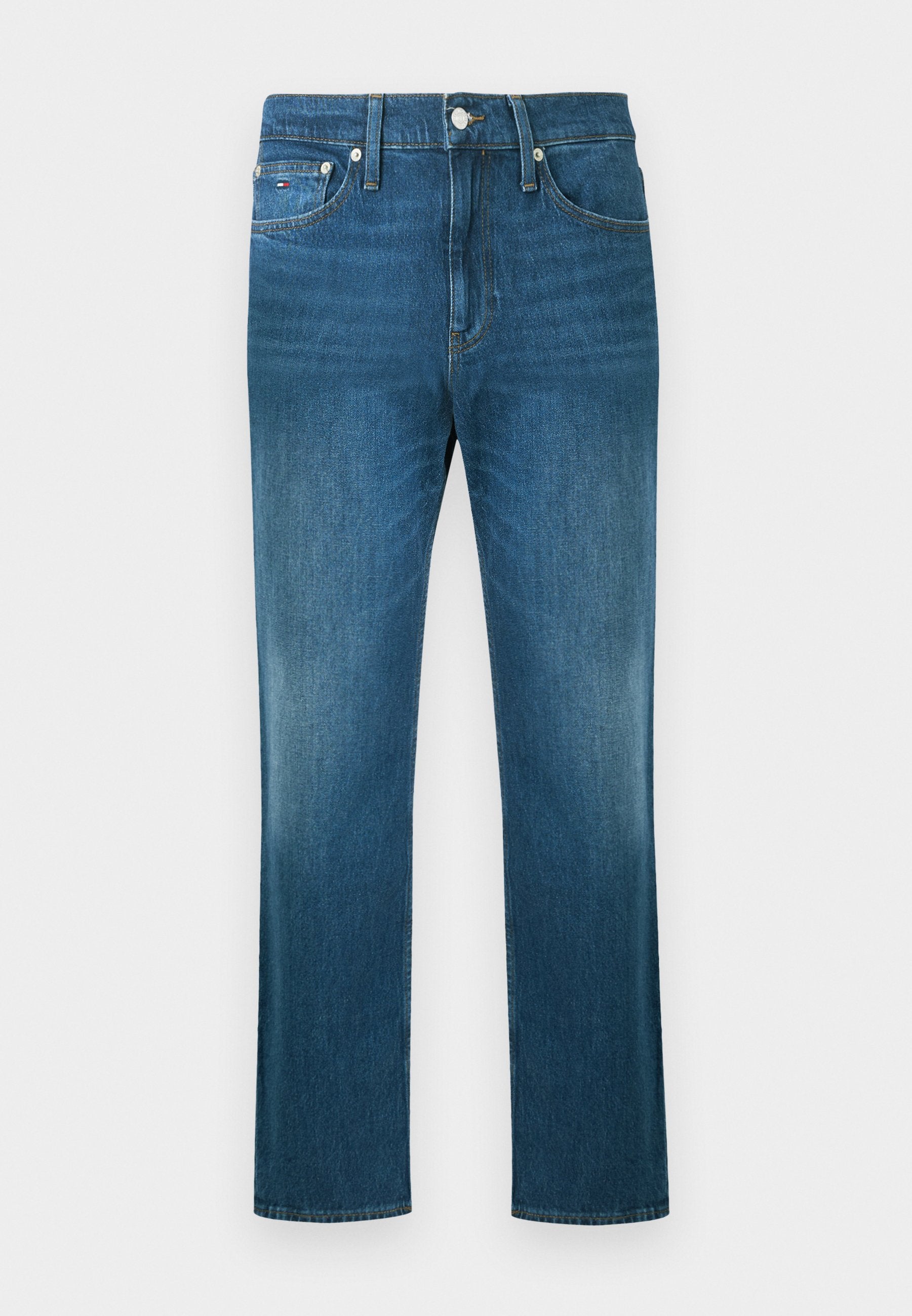 Blaue Jeans mit geradem Bein, fünf Taschen, Gürtelschlaufen und einem Knopfverschluss an der Taille.