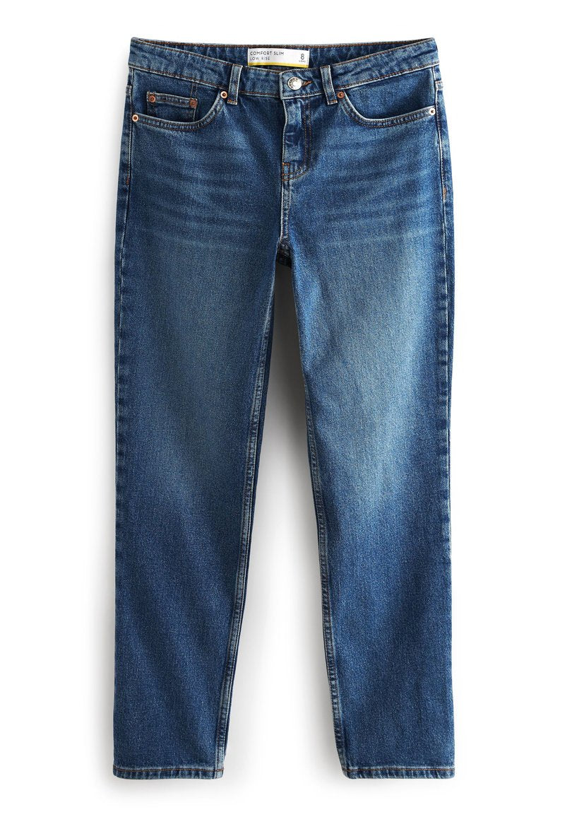 Blaue Denim-Jeans im angenehmen Slim-Fit. Niedrig geschnittenes Design mit fünf Taschen, fransigen Akzenten und einem verwaschenen Finish für ein strukturiertes Erscheinungsbild.