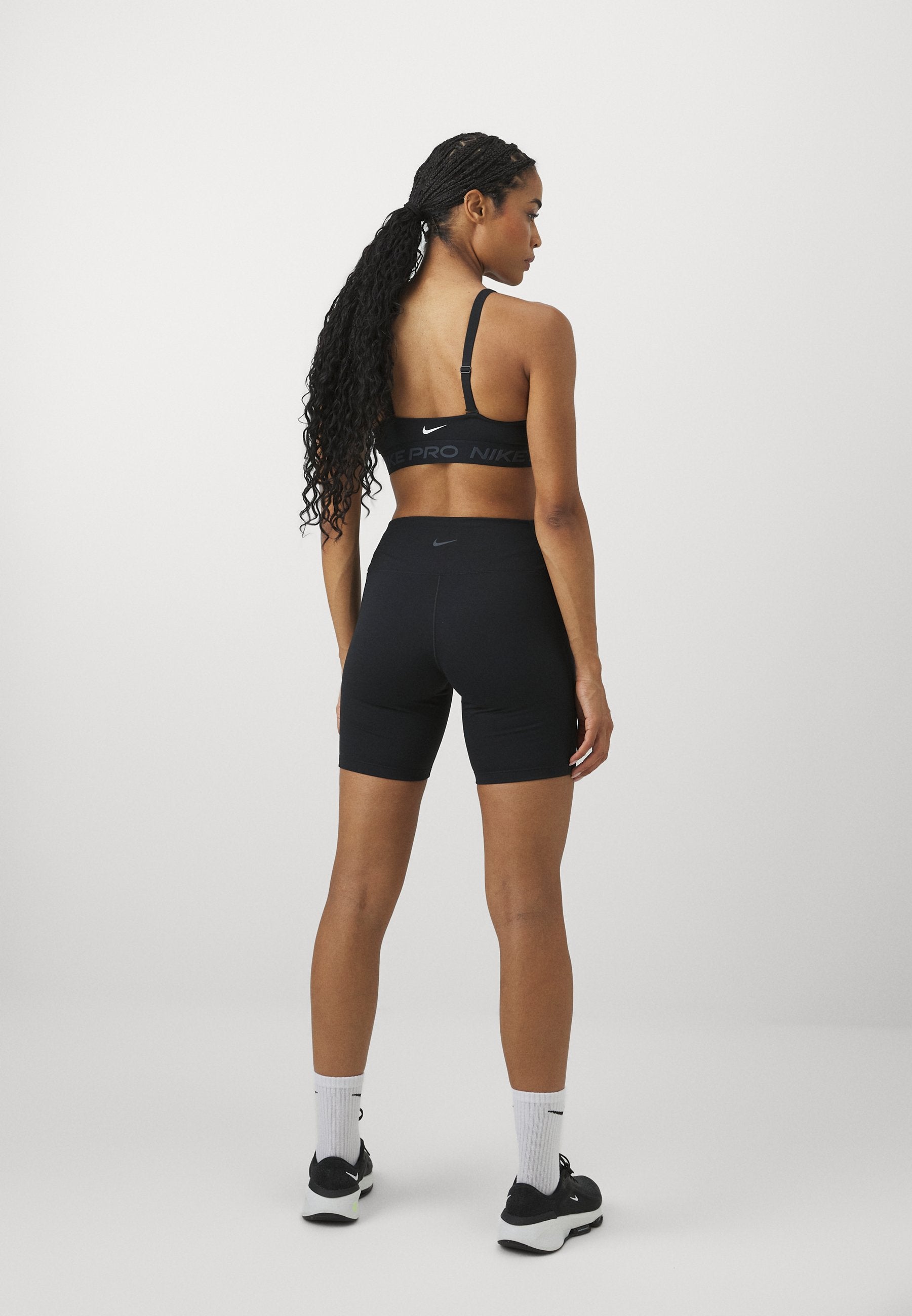 Nike Performance ONE