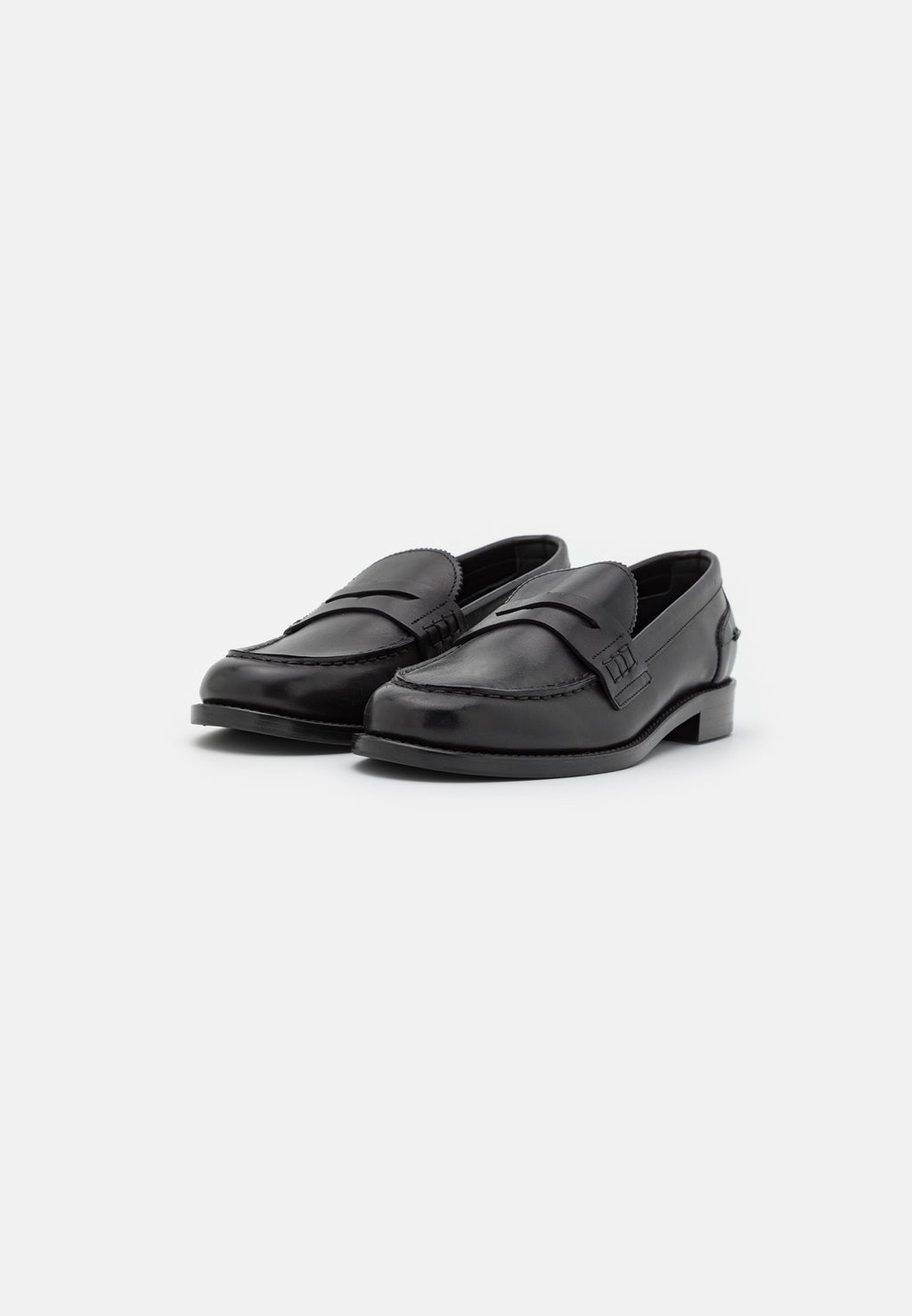 CLOSED LOAFER