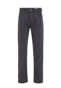 Dunkelgraue Straight-Leg-Jeans mit vorderem Knopf- und Reißverschluss, Front- und Gesäßtaschen, vor weißem Hintergrund gezeigt.