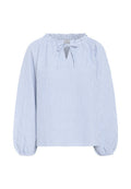 Hellblau-weiß gestreiftes Blusenshirt mit gerafftem Ausschnitt, Bindeband und langen Puffärmeln. Hergestellt aus weichem, leichtem Material.