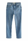 Hellblaue Jeans aus Denim mit slim fit, geraden Beinen, Fronttaschen und Knopfverschluss. Dezent ausgewaschene Stellen und Nähdetails sind sichtbar.