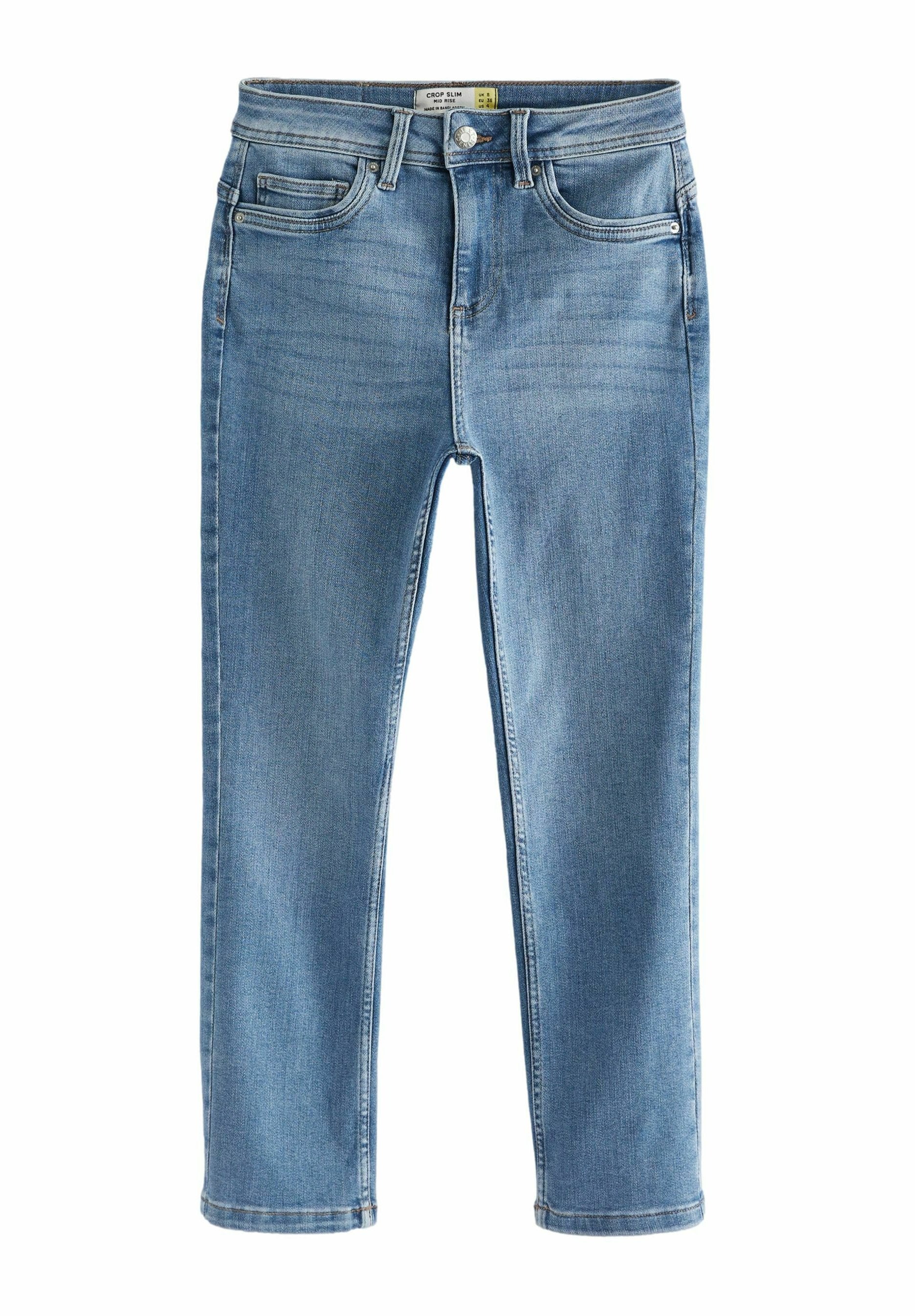 Hellblaue Jeans aus Denim mit slim fit, geraden Beinen, Fronttaschen und Knopfverschluss. Dezent ausgewaschene Stellen und Nähdetails sind sichtbar.