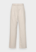 Beige maßgeschneiderte Hose mit flachem Bund, zwei Falten und geradem Bein Design. Aus glattem Stoff mit einer dezenten Textur gefertigt.
