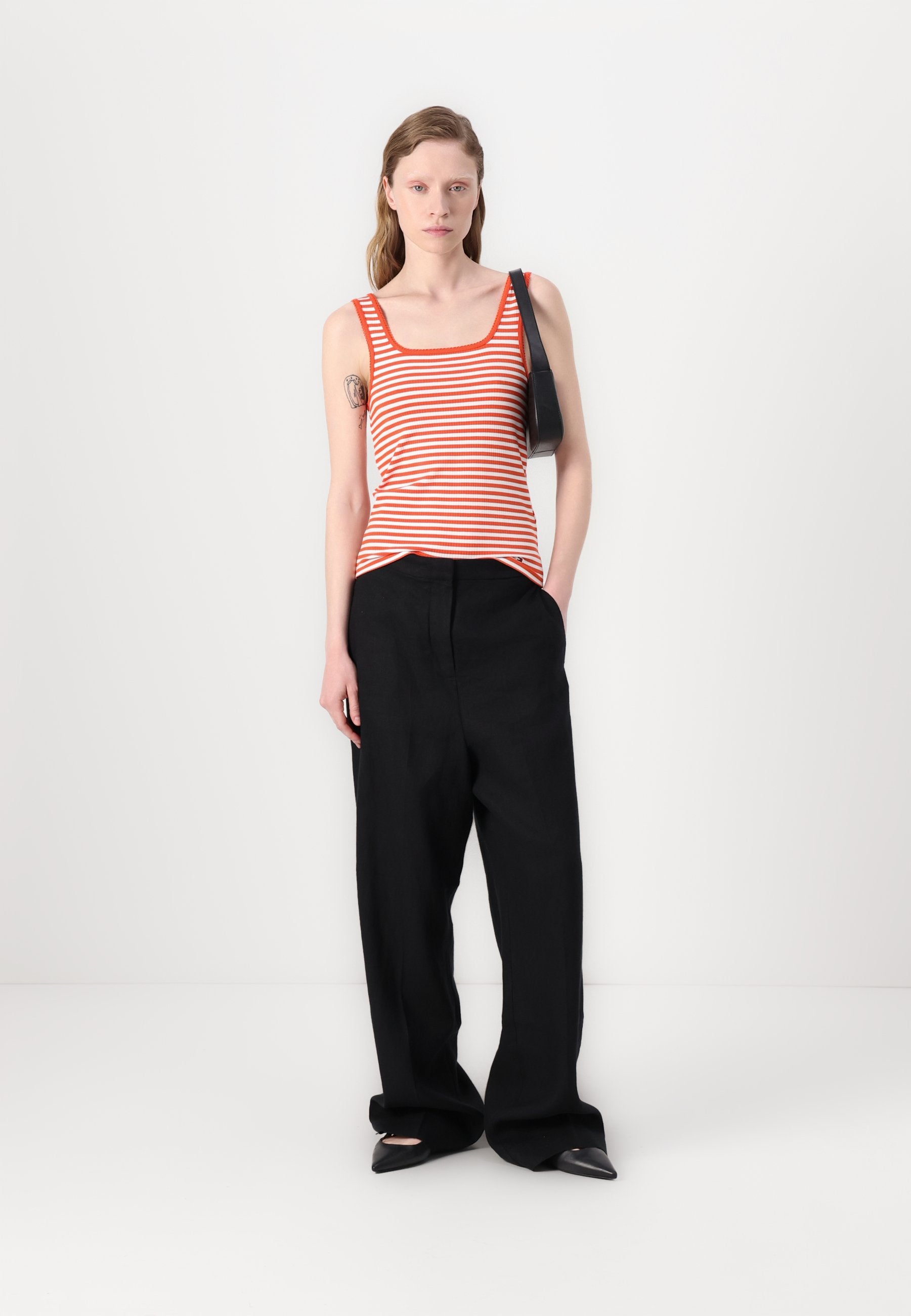 TAILORED STRAIGHT PANT Media 2