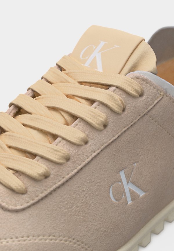 Calvin Klein LOW PROFILE RUN MG SUE DB LACES
