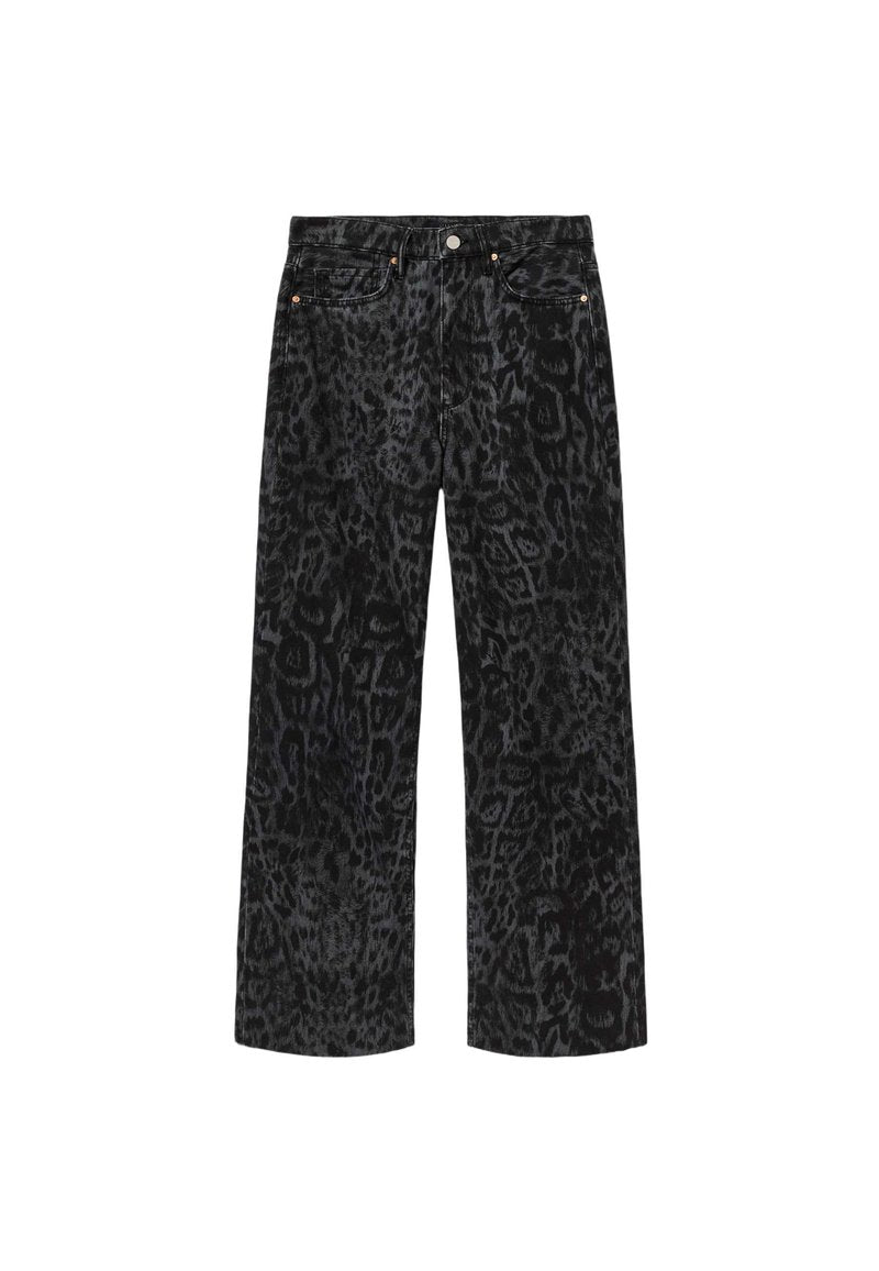 Schwarze Jeans mit weitem Bein und dunkelgrauem Leopardenmuster, Vordertaschen und Knopf- sowie Reißverschluss.