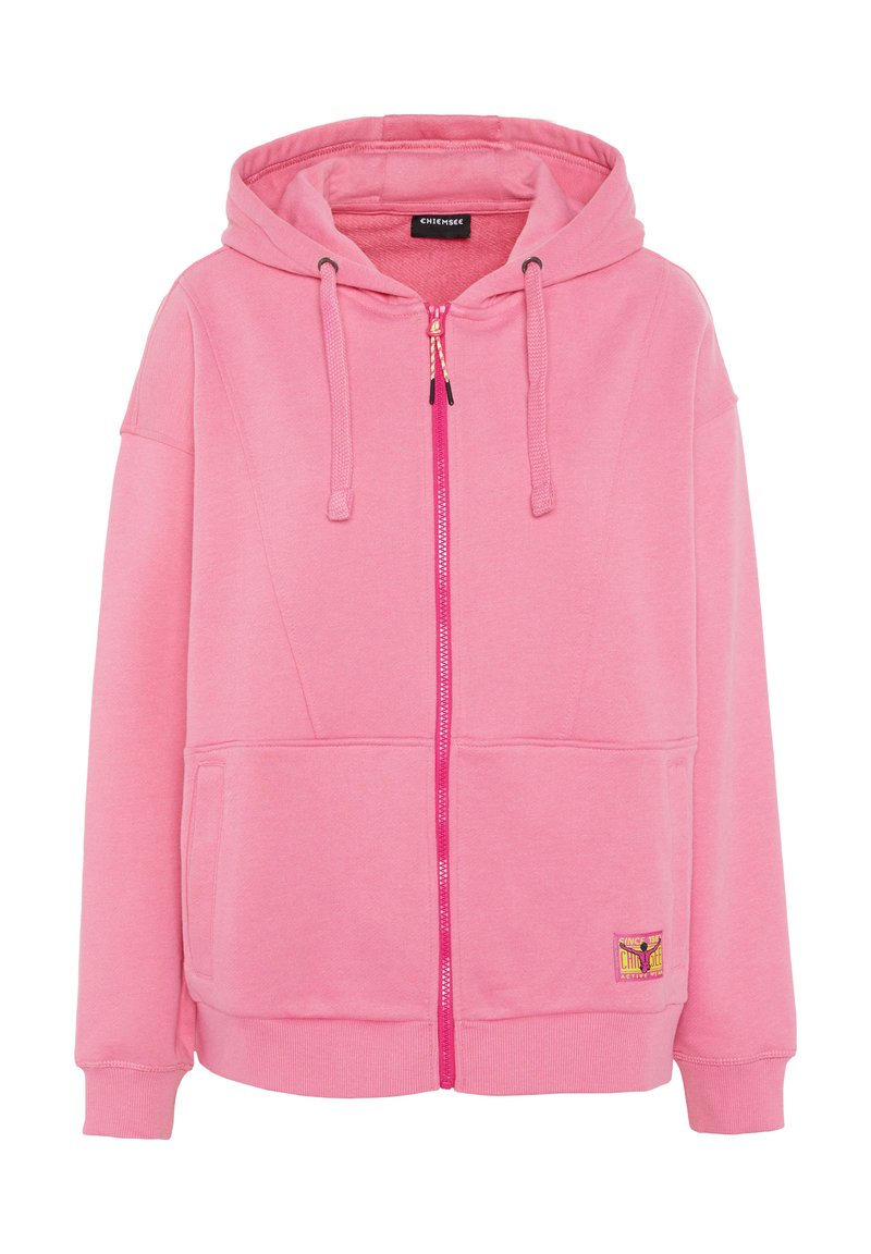 Pinkfarbener Hoodie mit Reißverschluss vorne, verstellbarer Kordelzugkapuze und aufgesetzten Taschen vorne. Mit einem kleinen Logo-Patch an der unteren Seite.