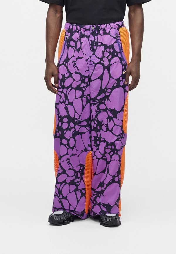 Nike Sportswear GOOEY TRACK PANT - Trousers - bright violet/total orange/tangerine tint