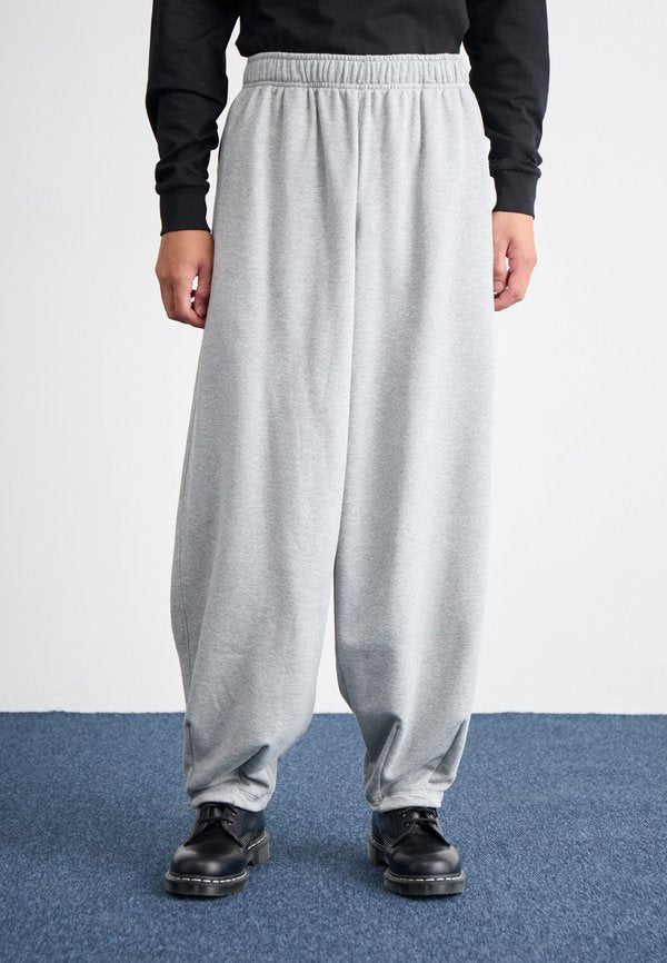 Nike Sportswear CLUB FLEECE - Tracksuit bottoms - dark grey heather/light smoke grey/white