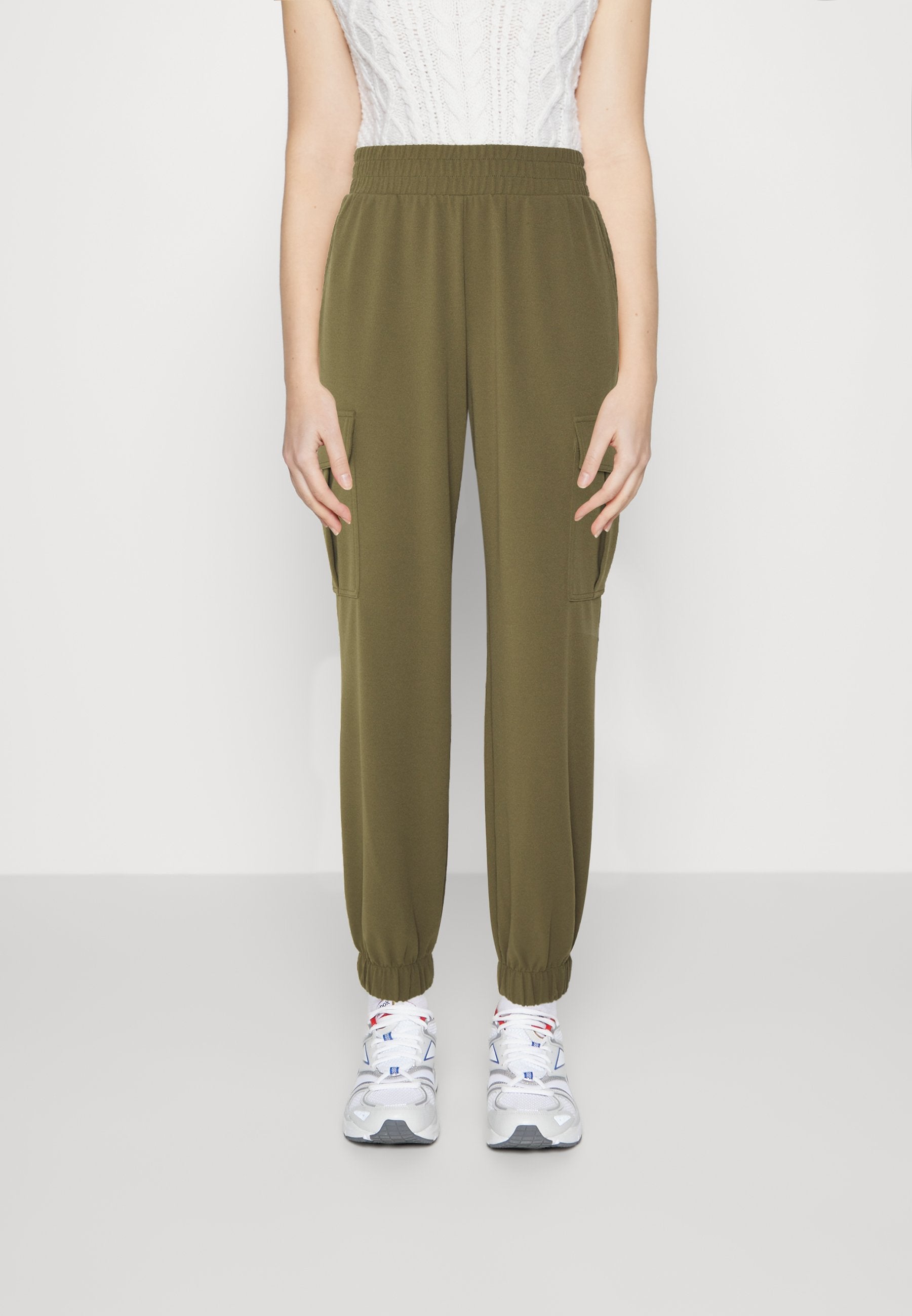 ONLOLA PANT Media 3