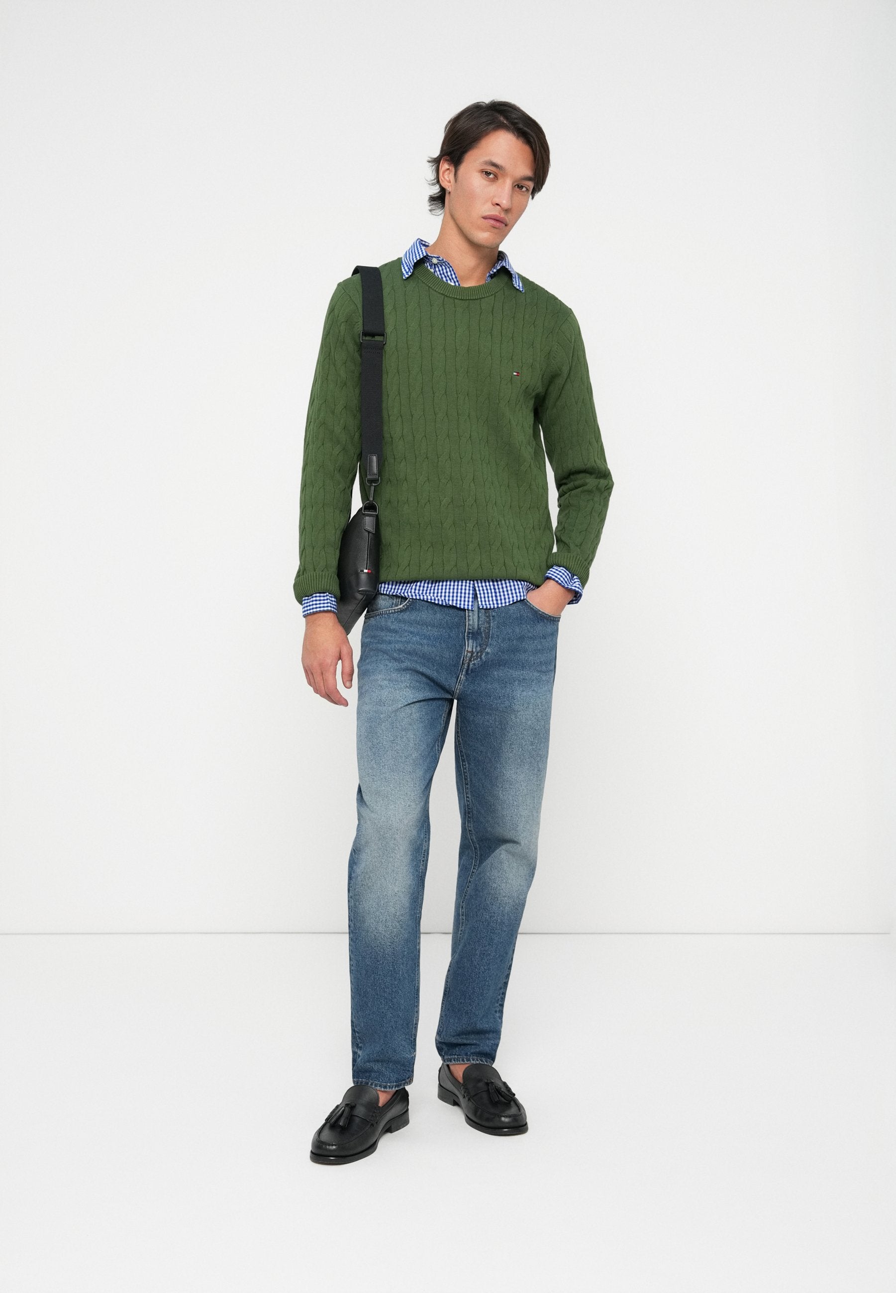 CLASSIC CABLE CREW NECK  ELEVATED ESSENTIALS Media 2