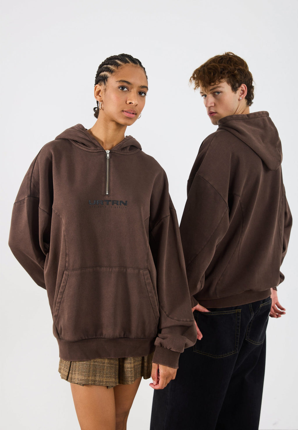 YOURTURN UNISEX RELAXED FIT CURVED HEM QUARTER-ZIP HOODIE