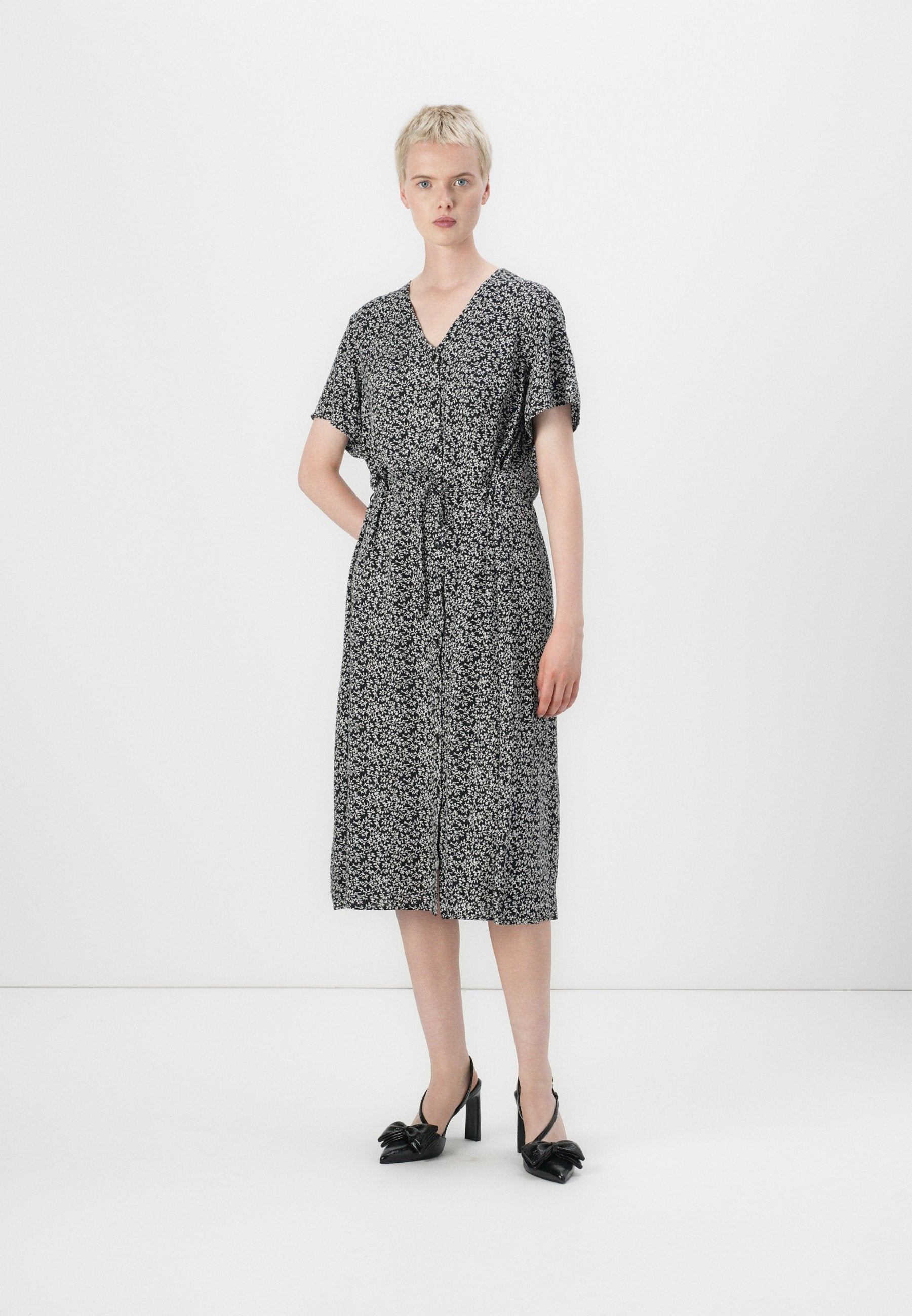 Pieces PCNYA V NECK MIDI DRESS