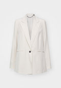Hellbeige Blazer mit einem einzelnen schwarzen Knopf, Reverskragen, langen Ärmeln und seitlichen Taschen. Aus glattem Stoff mit minimalistischem Design gefertigt.
