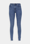Schlank geschnittene Jeans in mittlerem blauen Denim, mit hoher Taille, fünf Taschen, Gürtelschlaufen und einer glatten Textur mit subtilen Ausbleichungen.
