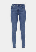 Schlank geschnittene Jeans in mittlerem blauen Denim, mit hoher Taille, fünf Taschen, Gürtelschlaufen und einer glatten Textur mit subtilen Ausbleichungen.