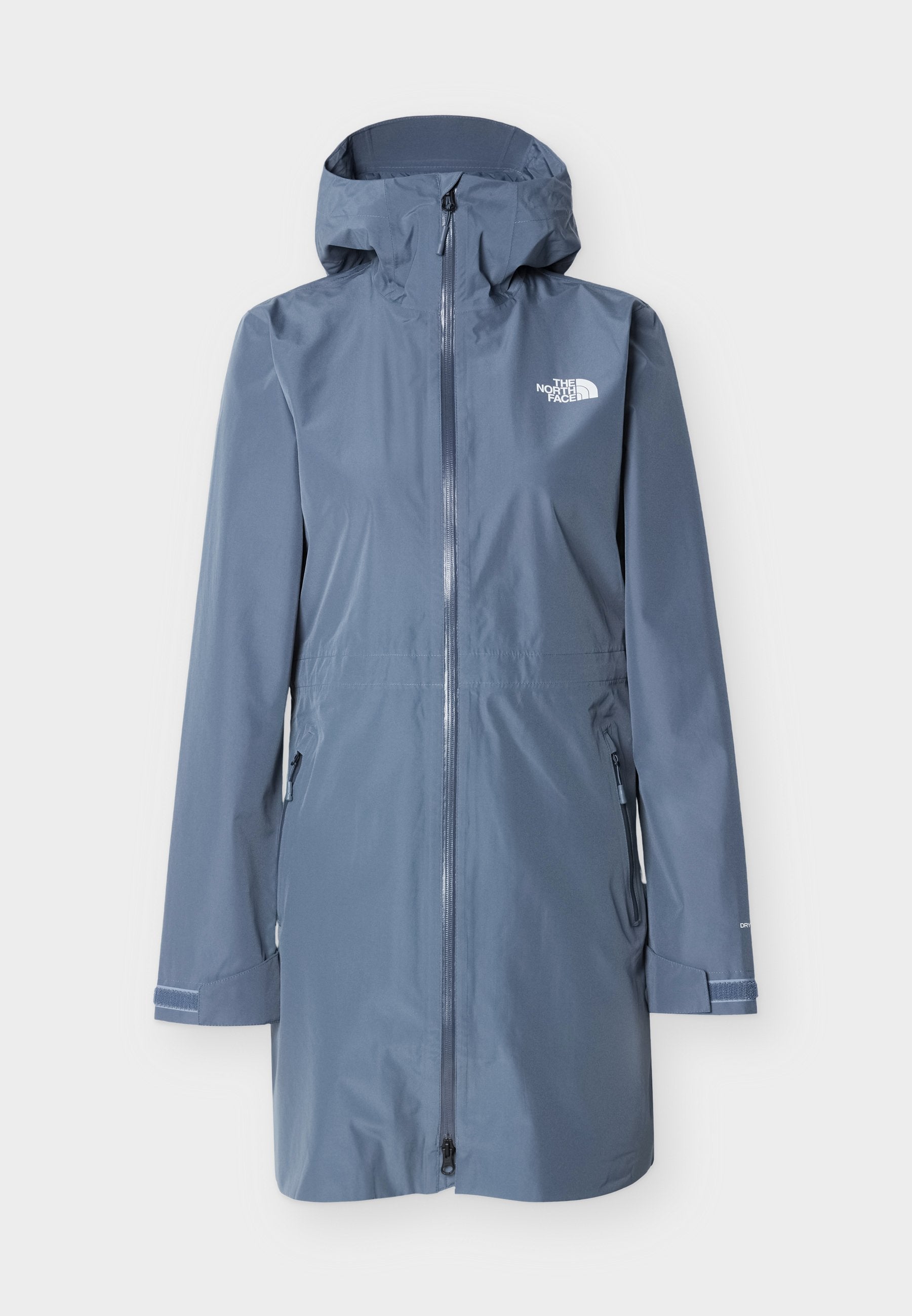 Wasserdichte, knielange Jacke in Dunkelblau mit durchgehendem Reißverschluss, verstellbarer Kapuze und zwei seitlichen Reißverschlusstaschen. Auf der Brust befindet sich ein Logo.