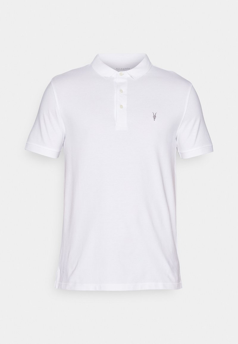 Weißes Poloshirt mit kurzen Ärmeln aus Baumwolle, mit klassischem Kragen, drei Knöpfen und einem Logo auf der linken Brust. Weicher Textil.