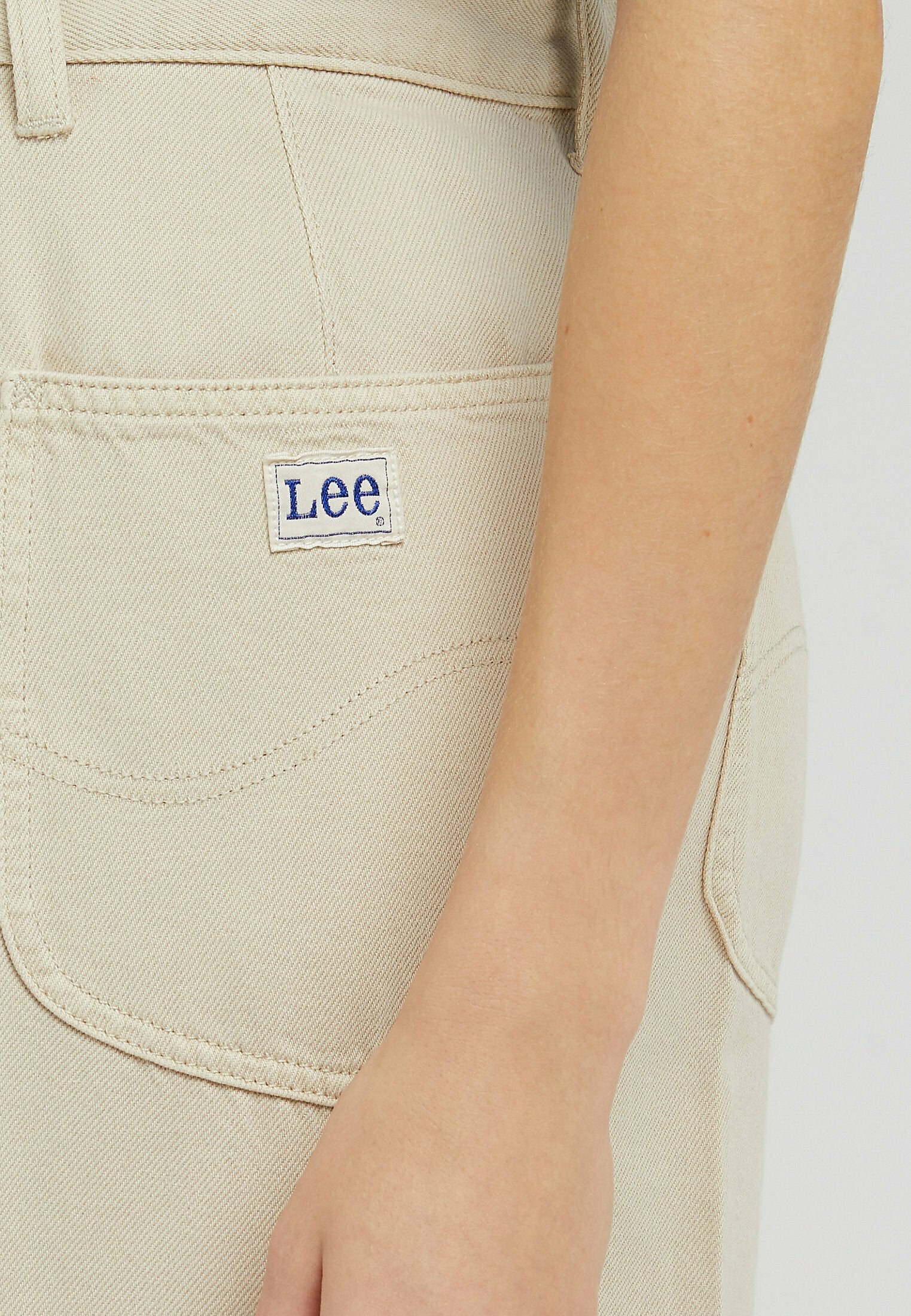 Lee RELAXED