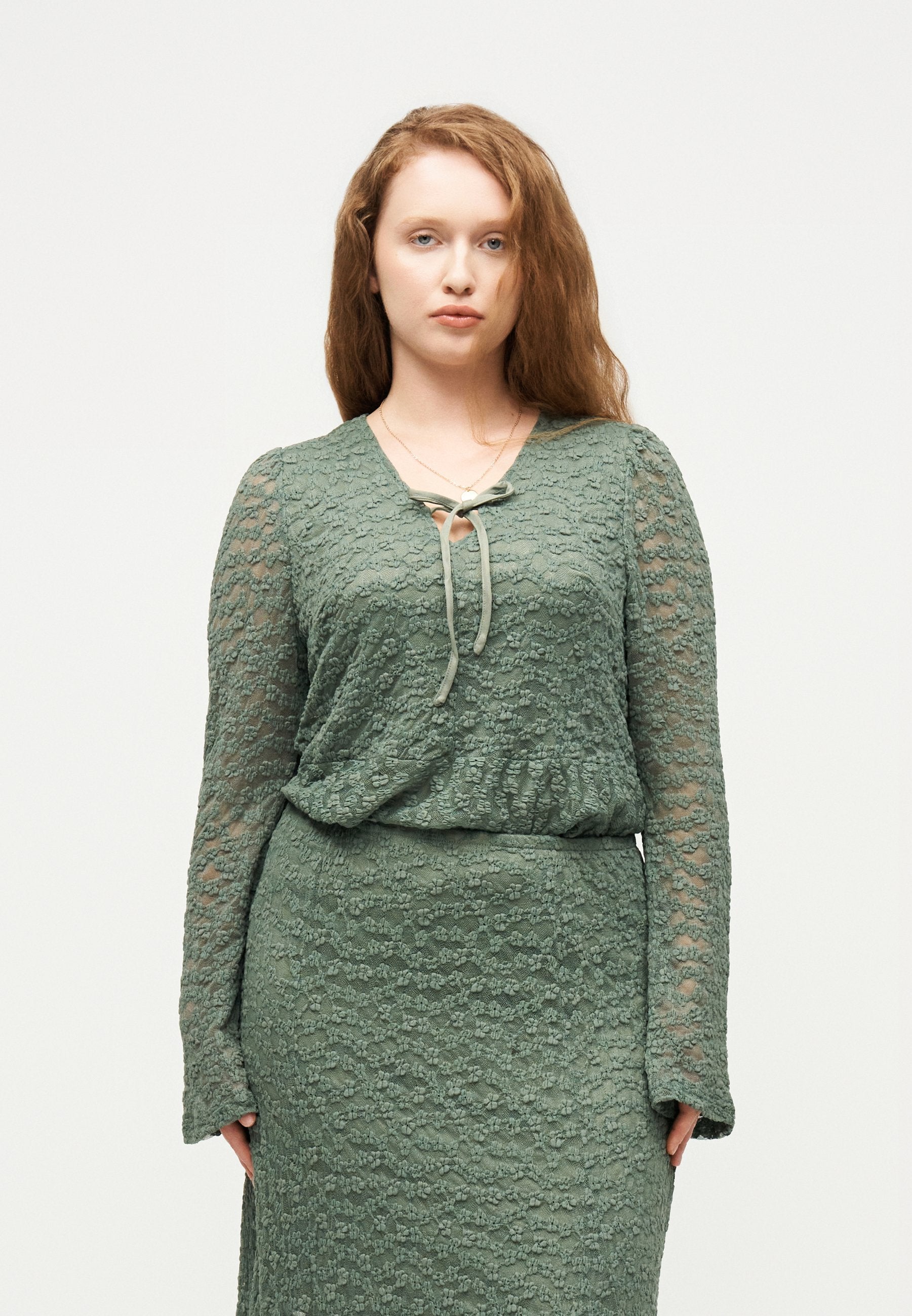 CARALICE V NECK  Media 3