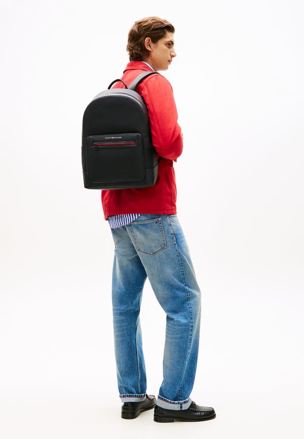 Tommy Hilfiger METAL LOGO TEXTURED DOME BACKPACK - Rucksack - black