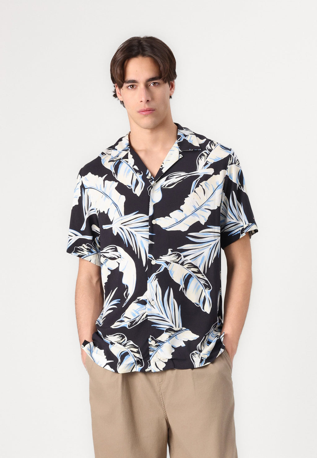 LIGHTWEIGHT LEAF SHIRT UNISEX Media 5