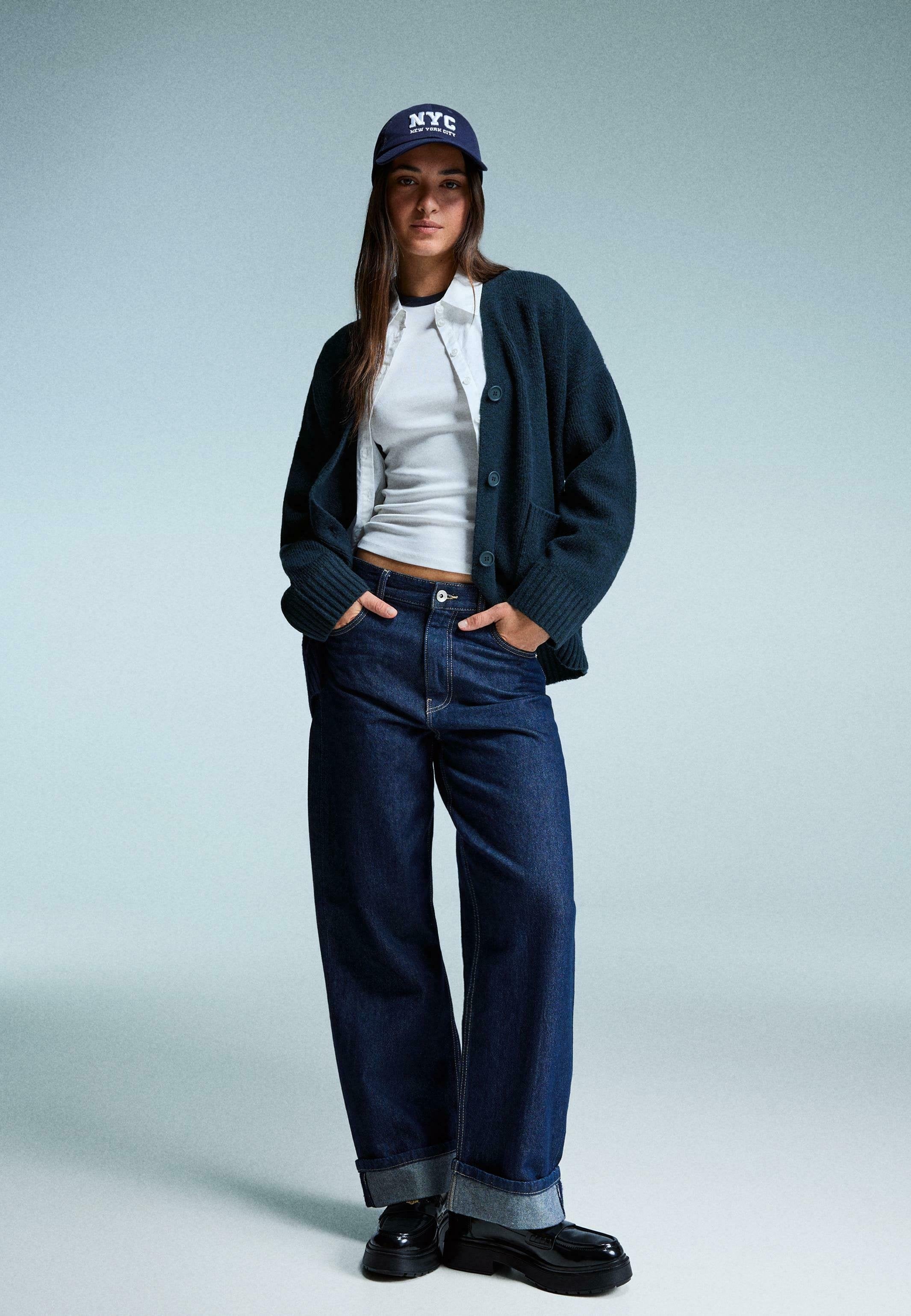 Bershka V-NECK BUTTONED