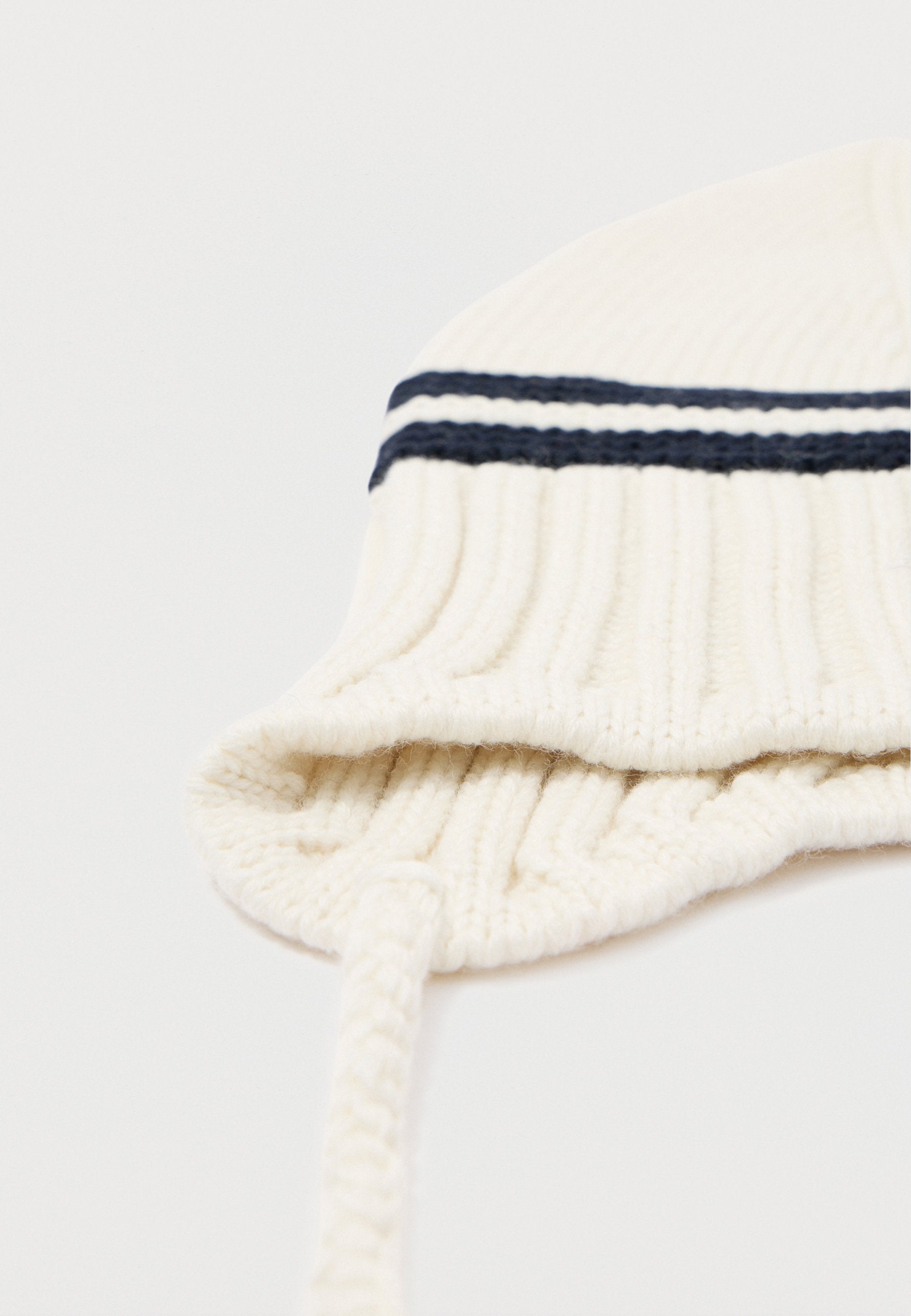 CHUNKY BAUBLE BEANIE Media 3