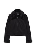 Schwarze verkürzte Jacke mit einem weichen, strukturierten Kragen und Bündchen. Sie hat lange Ärmel, einen Reißverschluss vorne und zwei Fronttaschen.