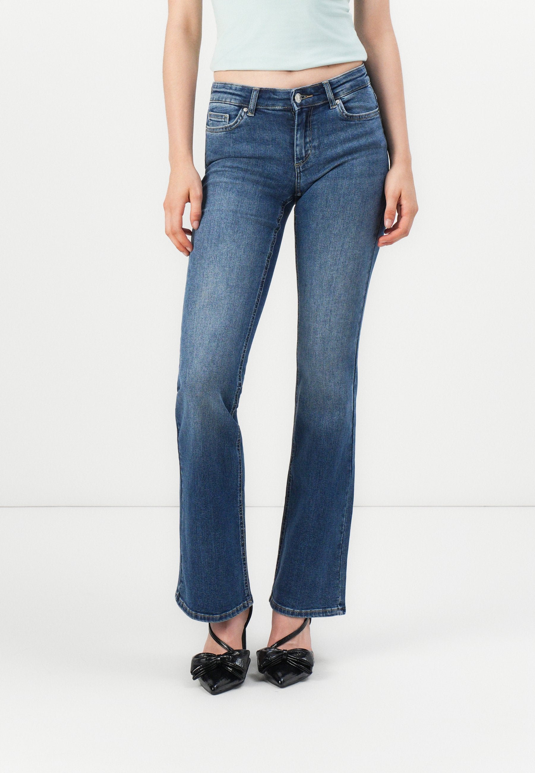 ONLBLUSH LOW WAIST FLARED BOX Media 3