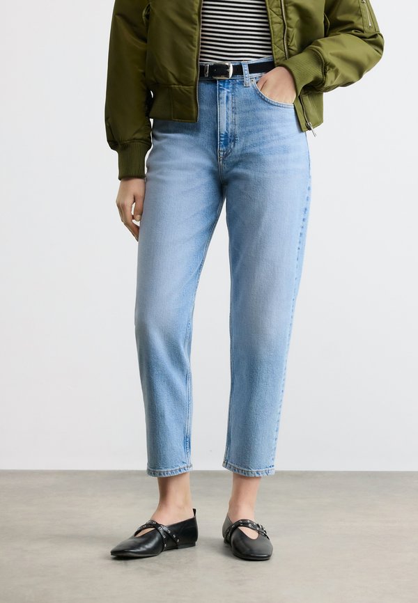 Tommy Jeans ULTRA HIGH RISE TAPERED LEG MOM JEANS