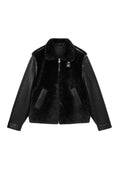 Schwarze Jacke mit einem Kunstpelz-Korpus und Lederärmeln. Sie verfügt über einen Druckknopfverschluss, zwei seitliche Taschen und einen Kragen.