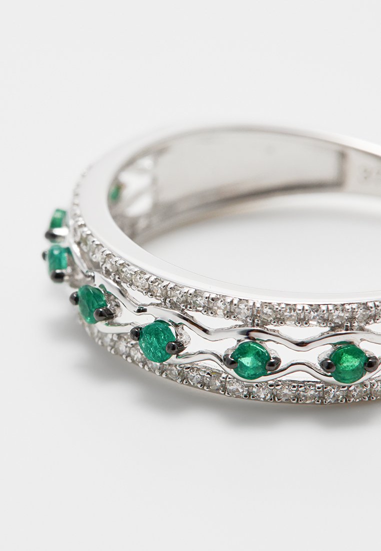 Le Diamantaire ALIENNA 0.16 CT DIAMOND