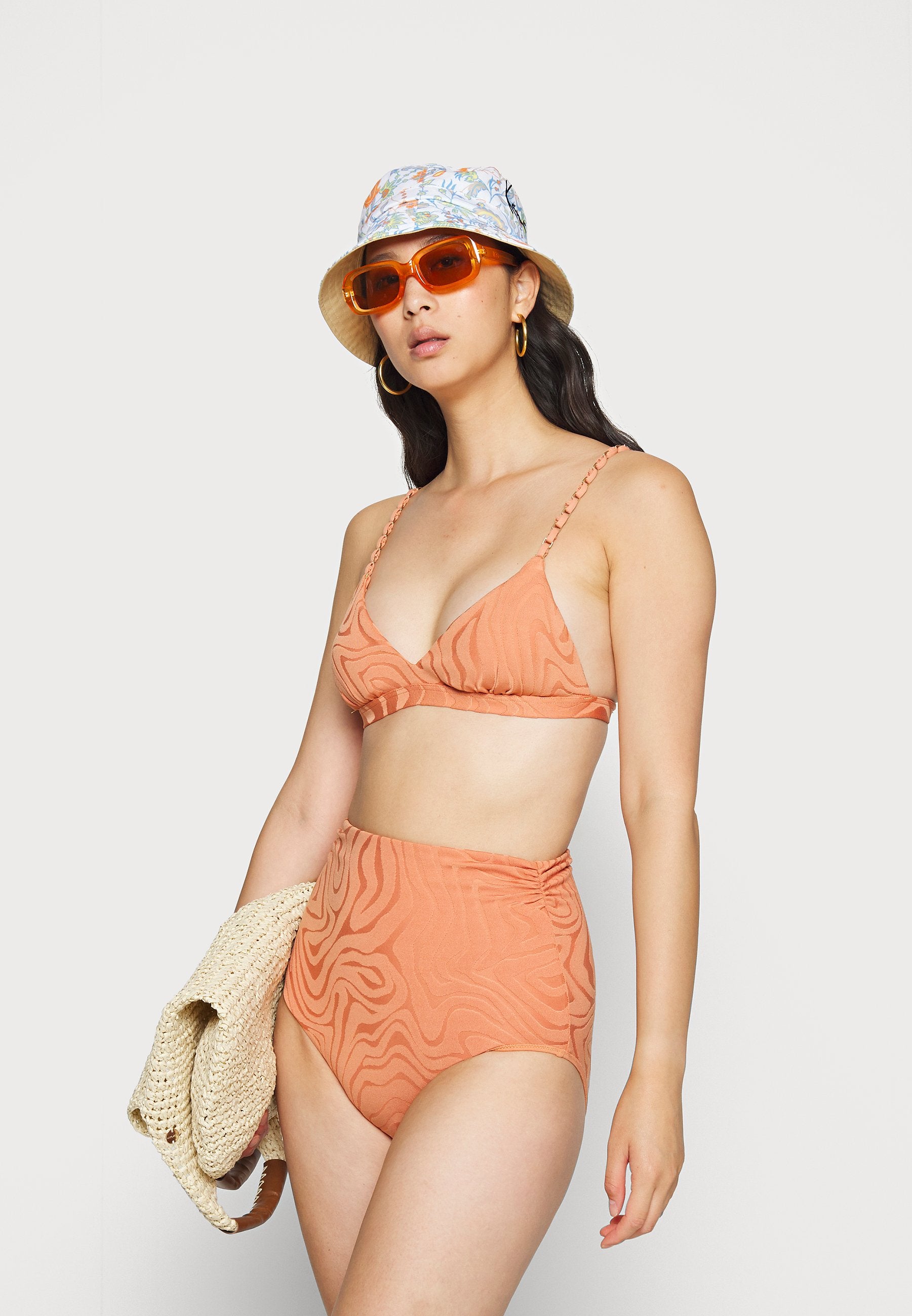 SECOND WAVE HIGH WAIST PANT Media 2