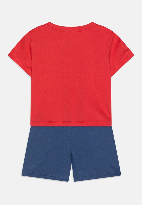 Levi's® MASCOT BATWING SET