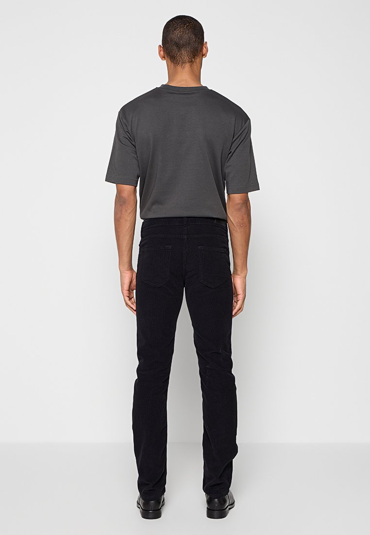 SLIM FIT Media 3