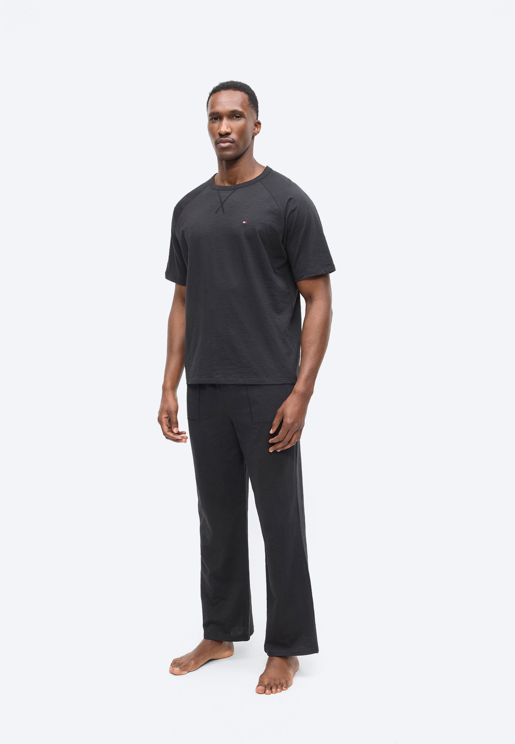 EVERYDAY ESSENTIALS TEE Media 6