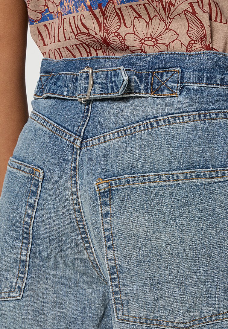 BDG Urban Outfitters