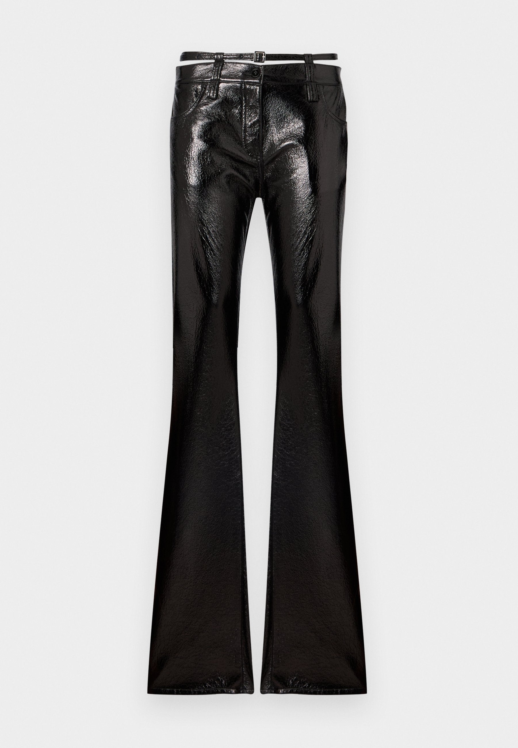Schwarze Schlaghosen aus glänzendem Material. Mit tailliertem Bund, Gürtelschlaufen, vorderen Taschen und einem glänzenden Schimmer.
