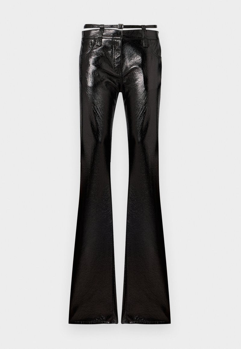 Schwarze Schlaghosen aus glänzendem Material. Mit tailliertem Bund, Gürtelschlaufen, vorderen Taschen und einem glänzenden Schimmer.