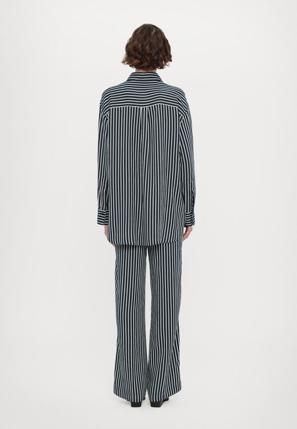 CLOSED OVERSIZE SHIRT
