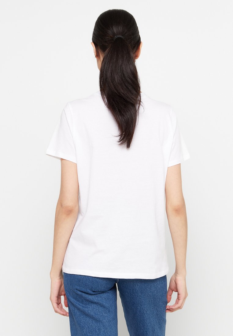 DKNY Sport