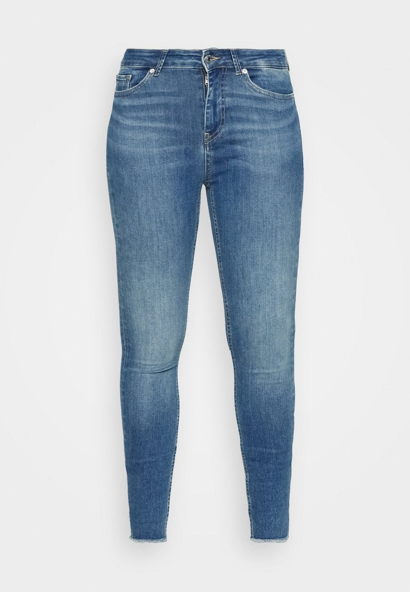 Schlanke Jeans aus ausgewaschenem blauen Denim. Sie haben eine mittlere Leibhöhe, Fronttaschen und einen Reißverschluss mit Metallknopfverschluss. Mit ausgefranstem Saum.