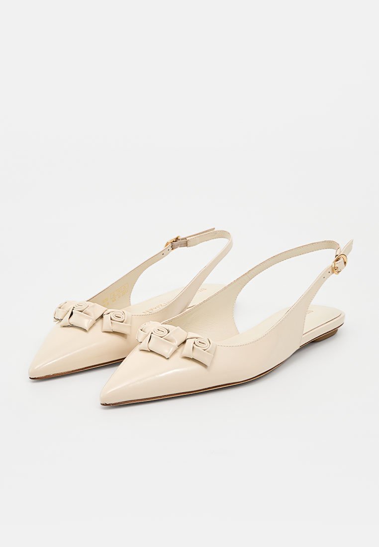 Stuart Weitzman STUART