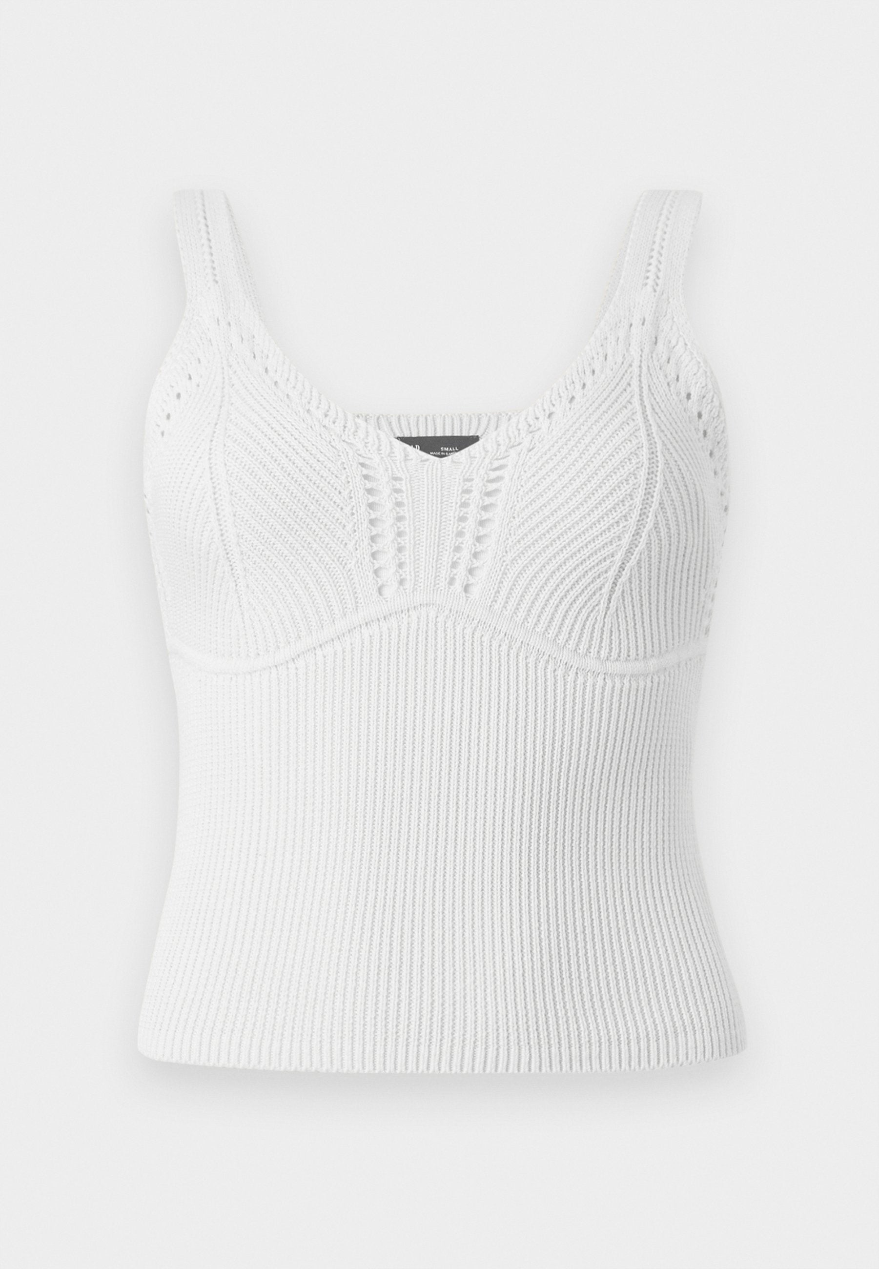 Weißes gestricktes Tanktop mit geripptem Muster, breiten Trägern und einer taillierten Passform mit dekorativen Stickmustern entlang des Ausschnitts.