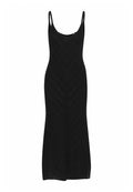Schwarzes Kleid mit dünnen Trägern, figurbetonter Silhouette und Chevron-Strickmuster. Knielanges Design mit subtiler Schimmer.